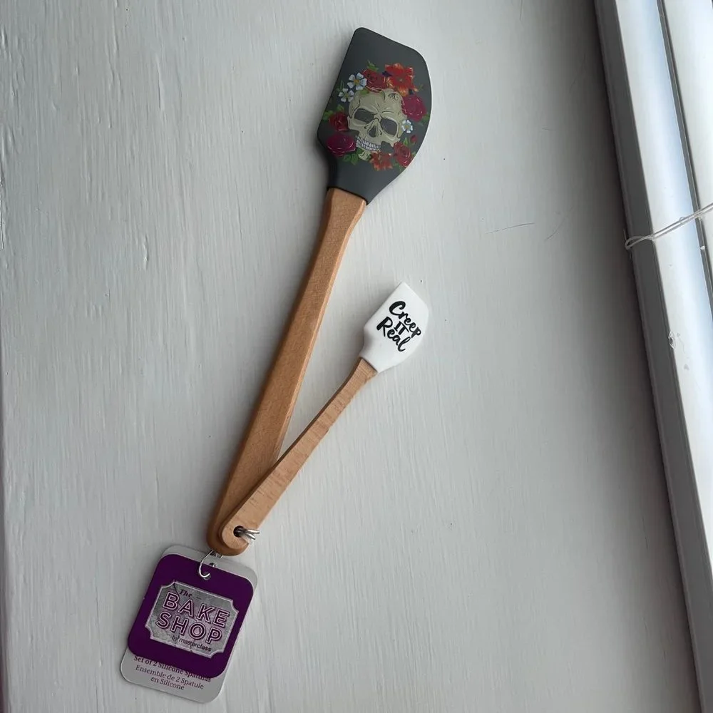 New Creep It Real and Skull Set of 2 Silicone Spatulas the Bake Shop